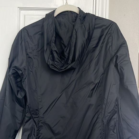 Columbia Wind Breaker - Picture 5 of 5